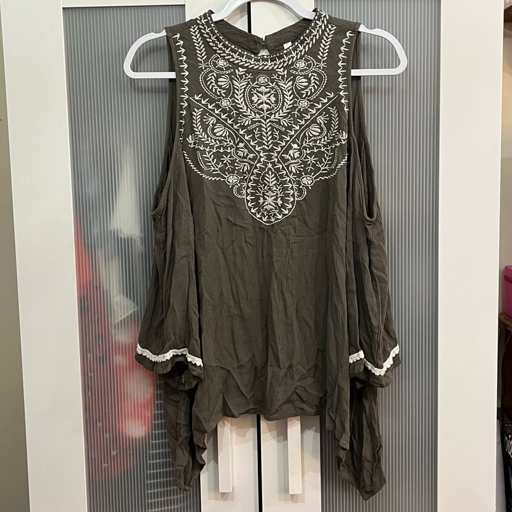 Women’s open shoulder dress top